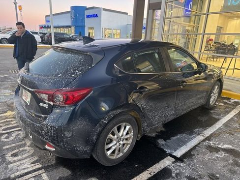 Used 2016 MAZDA MAZDA3 i Grand Touring image 3