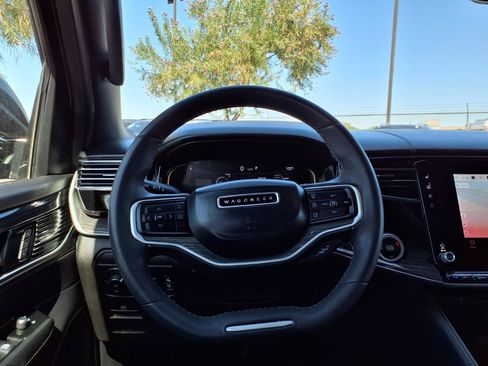 Used 2022 Jeep Wagoneer Series III w/ Premium Group I AWD/4WD image 21