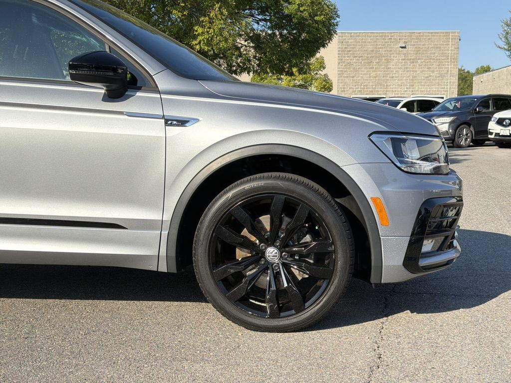 Used 2020 Volkswagen Tiguan SE R-Line FWD image 8