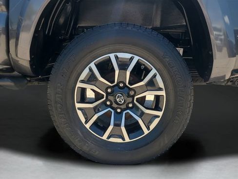 Used 2020 Toyota Tacoma TRD Sport AWD/4WD image 31