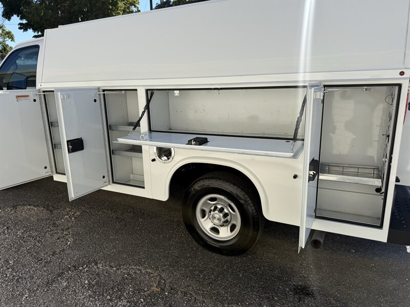 Used 2021 Chevrolet Express 3500 w/ Power Convenience Package RWD image 43