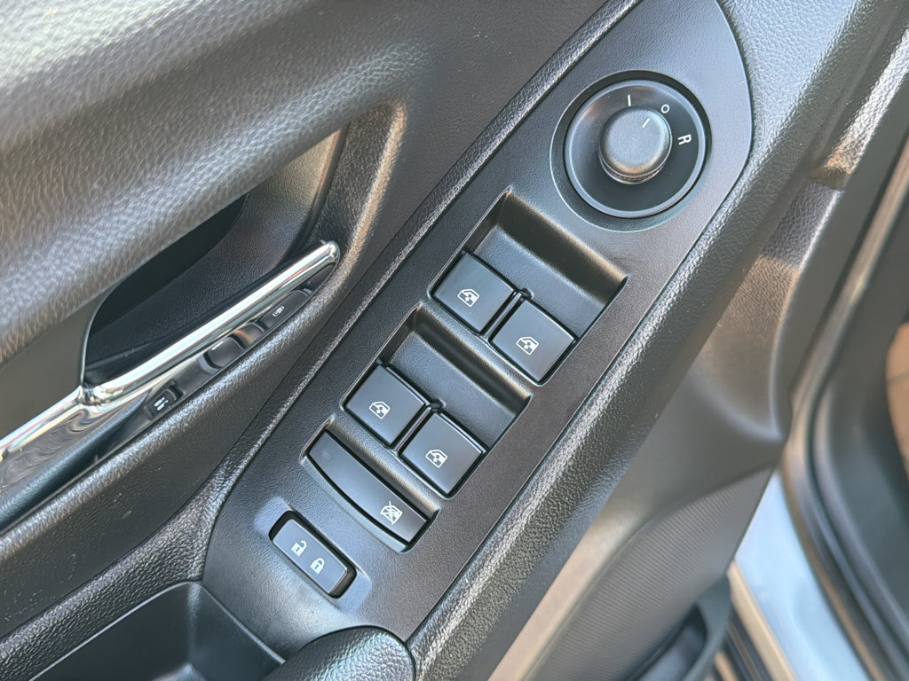 Used 2019 Chevrolet Trax LT w/ LT Convenience Package FWD image 12