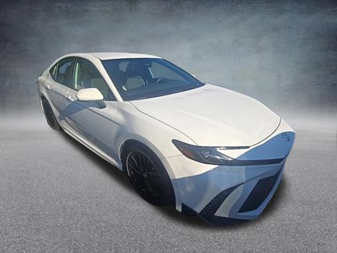 Used 2025 Toyota Camry SE FWD image 8