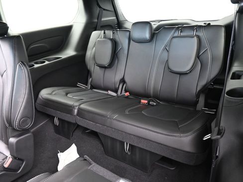 New 2026 Chrysler Pacifica Select image 29