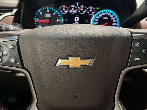 Used 2019 Chevrolet Suburban Premier AWD/4WD image 16