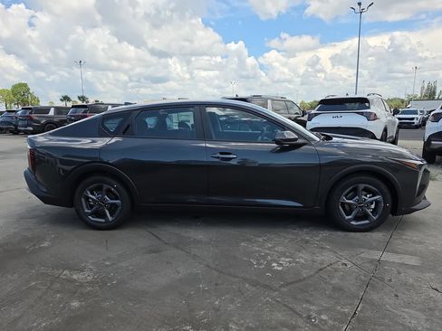New 2026 Kia K4 FWD image 9