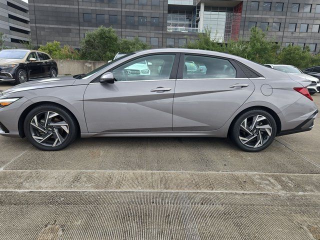 Used 2025 Hyundai Elantra Limited FWD image 8