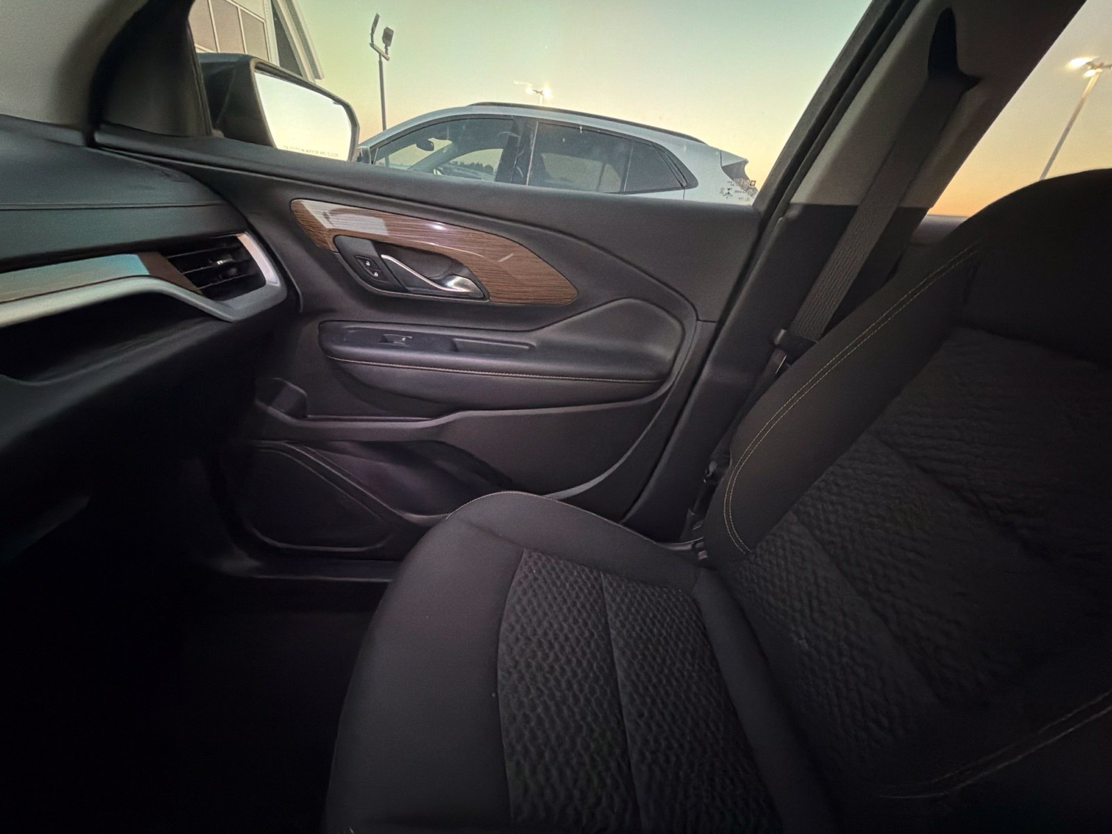 Used 2018 GMC Terrain SLE w/ Driver Convenience Package FWD image 7