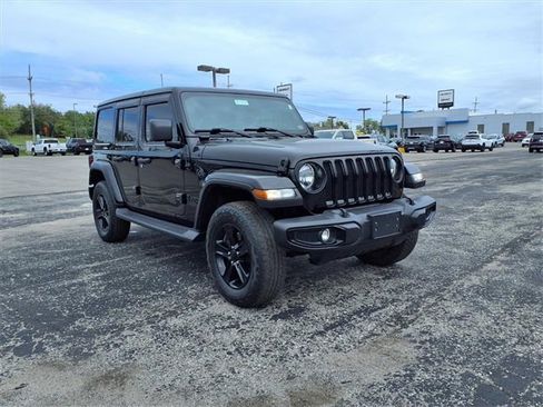 Used 2021 Jeep Wrangler Unlimited Sahara image 2