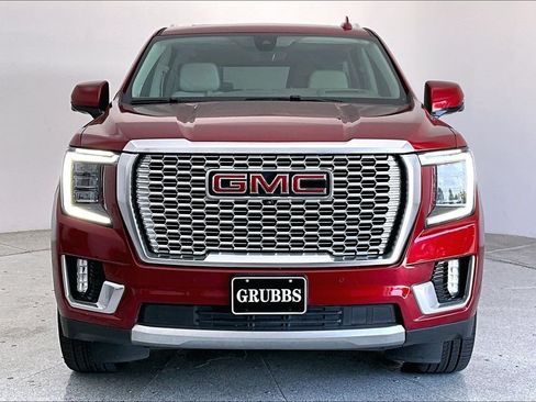 Used 2021 GMC Yukon Denali w/ Denali Premium Package AWD/4WD image 3