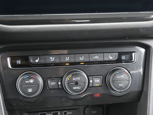 Used 2018 Volkswagen Tiguan SE image 20