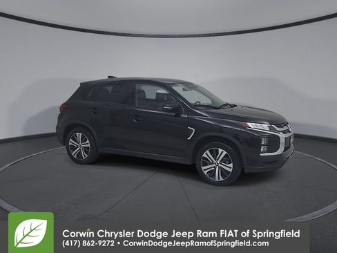 Used 2025 Mitsubishi Outlander Sport SE AWD/4WD image 2