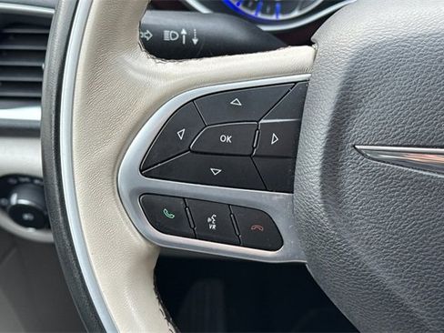 Used 2020 Chrysler Pacifica Limited image 31