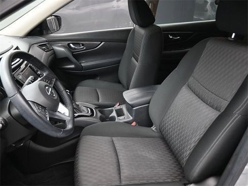 Used 2020 Nissan Rogue SV image 33