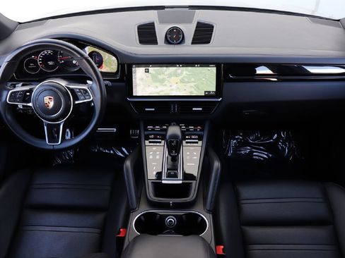 Used 2019 Porsche Cayenne S image 44