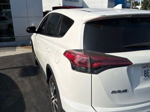 Used 2018 Toyota RAV4 LE w/ Carpet Mat Package FWD image 5
