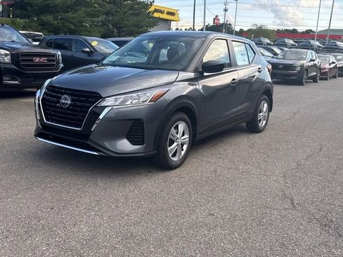 New 2025 Nissan Kicks Play S image 8