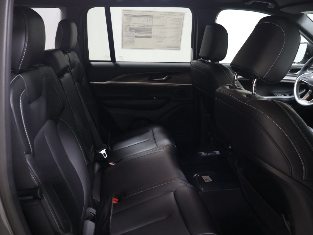 New 2027 Jeep Grand Cherokee Limited AWD/4WD image 13