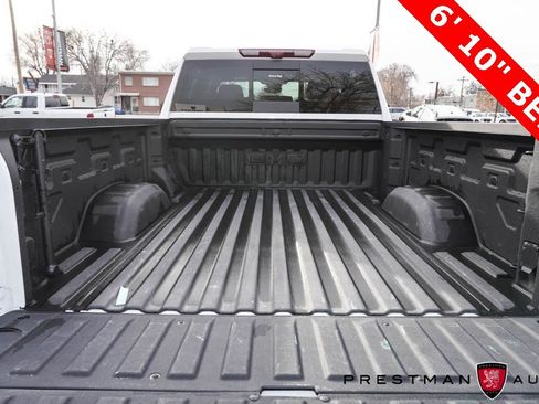 Used 2025 GMC Sierra 2500 AT4 w/ Technology Package image 8