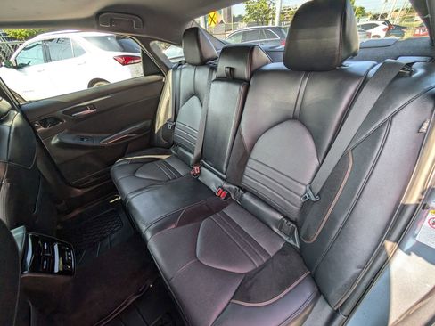Used 2019 Toyota Avalon Touring image 18