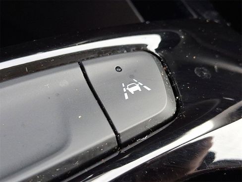 Used 2025 Chevrolet Trax ACTIV w/ Driver Confidence Package image 27