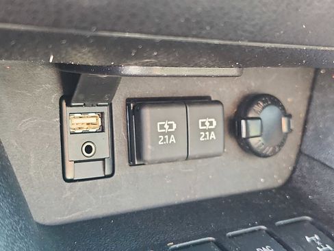 Used 2019 Toyota Highlander SE image 25