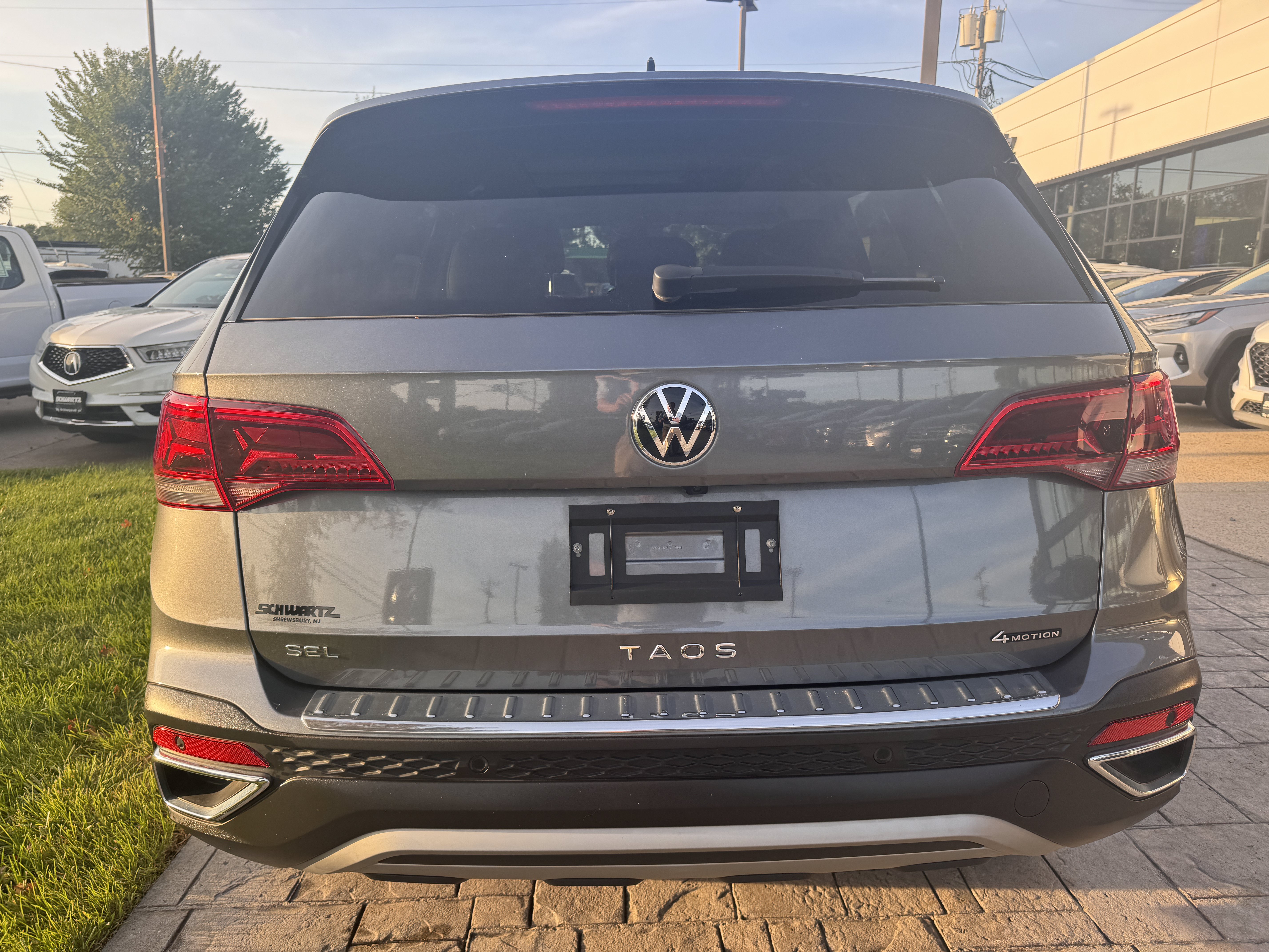 Used 2024 Volkswagen Taos SEL AWD/4WD image 8