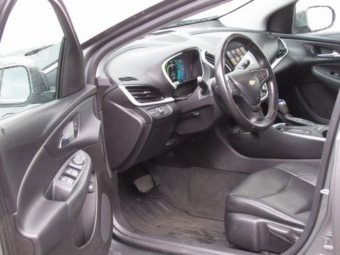 Used 2017 Chevrolet Volt LT w/ Comfort Package image 8