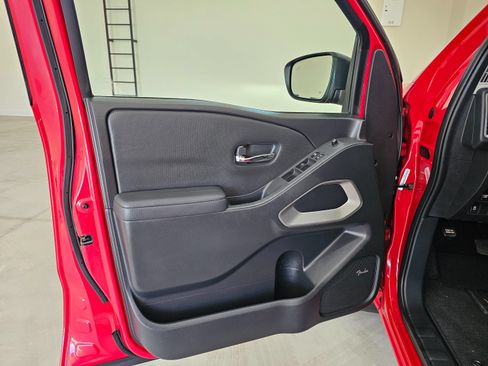 Used 2022 Nissan Frontier SV w/ SV Premium Package RWD image 16
