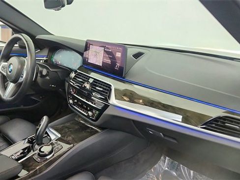 Used 2022 BMW 540i xDrive w/ Executive Package image 22