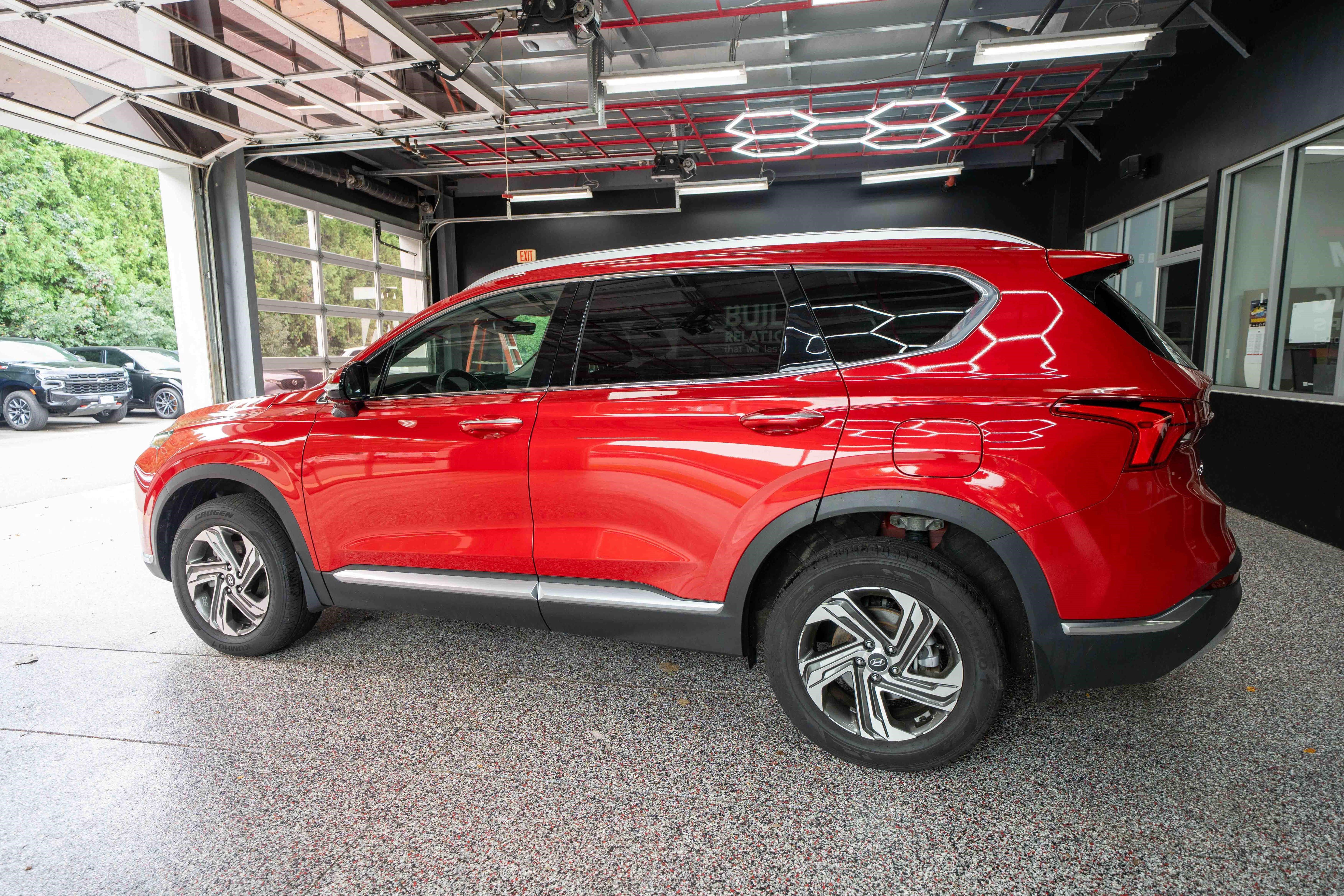 Used 2022 Hyundai Santa Fe SEL w/ Convenience + Premium Package AWD/4WD image 2