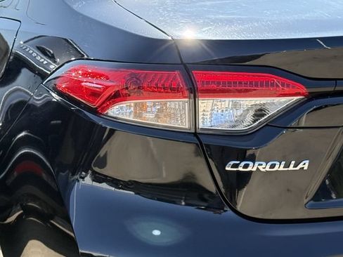 Used 2025 Toyota Corolla LE FWD image 6