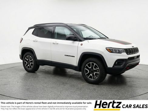 Used 2025 Jeep Compass Trailhawk image 1