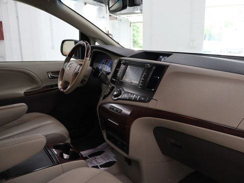 Used 2013 Toyota Sienna Limited w/ Premium Pkg FWD image 36