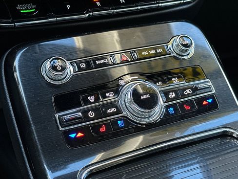 Certified 2022 Lincoln Nautilus Reserve w/ Luxury Package image 20