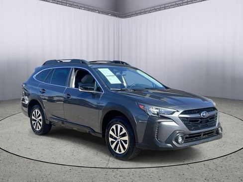 Used 2025 Subaru Outback Premium AWD/4WD image 5