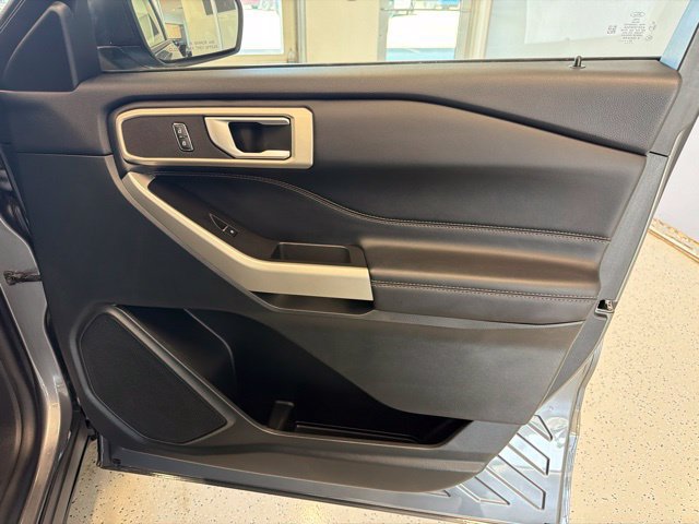Used 2023 Ford Explorer XLT w/ Equipment Group 202A AWD/4WD image 43