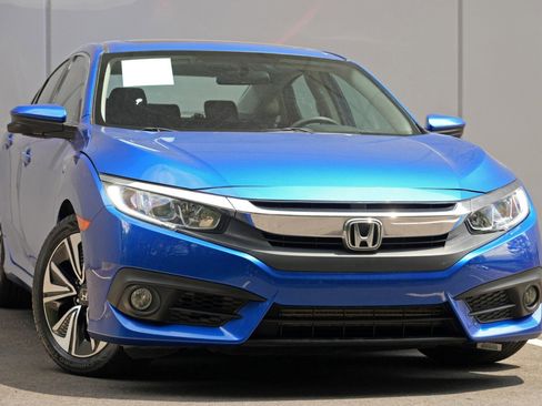 Used 2017 Honda Civic EX-T image 2