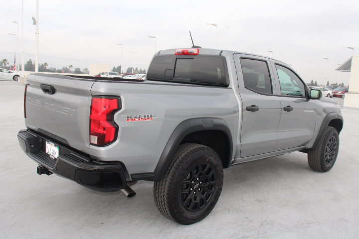 Used 2026 Chevrolet Colorado Trail Boss AWD/4WD image 3