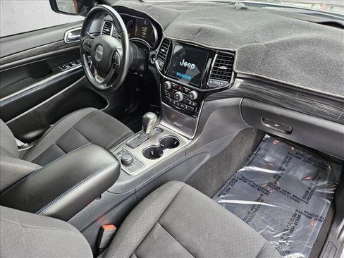 Used 2019 Jeep Grand Cherokee Laredo AWD/4WD image 26