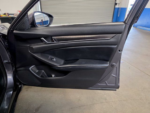 Used 2018 Honda Accord Sport image 13