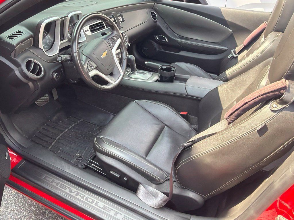 Used 2015 Chevrolet Camaro LT RWD image 6