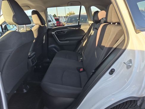 Used 2019 Toyota RAV4 LE w/ Carpet Mat Package AWD/4WD image 27