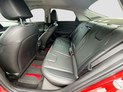 Used 2022 Hyundai Elantra Limited FWD image 18