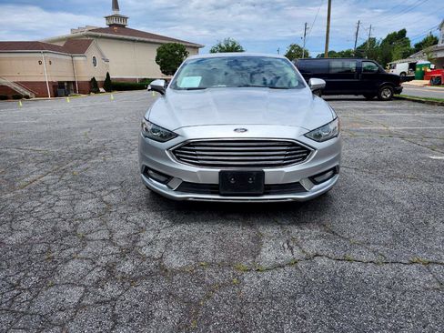 Used 2018 Ford Fusion SE w/ Equipment Group 201A FWD image 2