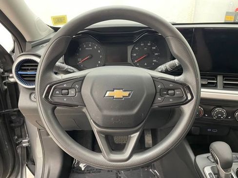 Used 2024 Chevrolet Trax LS w/ LS Convenience Package FWD image 12