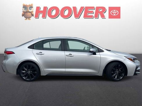 Used 2025 Toyota Corolla SE FWD image 2