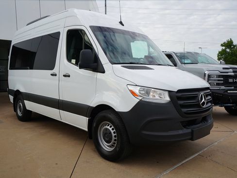 Used 2025 Mercedes-Benz Sprinter 2500 image 2