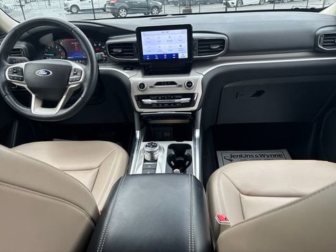 Certified 2023 Ford Explorer XLT w/ Equipment Group 202A RWD image 9