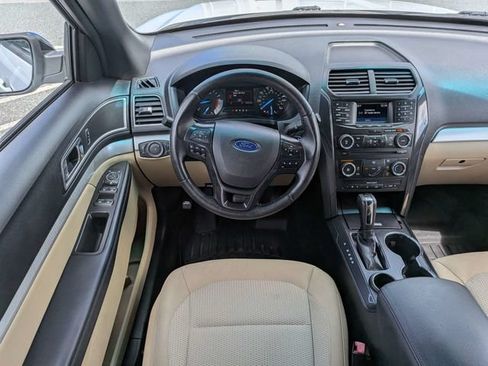 Used 2017 Ford Explorer XLT FWD image 15